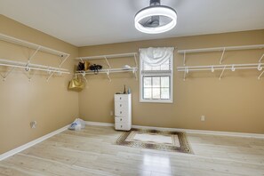 House (3 Bedrooms) | Interior - Pool & Large Covered Patio! Decatur Family Getaway (Decatur)