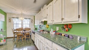 House (4 Bedrooms) | Interior - Pool & Large Covered Patio! Decatur Family Getaway (Decatur)