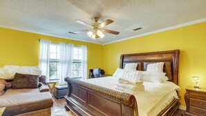 House (4 Bedrooms) | Interior - Pool & Large Covered Patio! Decatur Family Getaway (Decatur)