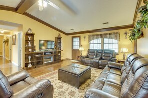 House (3 Bedrooms) | Interior - Pool & Large Covered Patio! Decatur Family Getaway (Decatur)