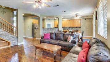 House (4 Bedrooms) | Interior