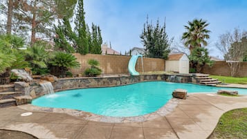House (4 Bedrooms) | Front of property