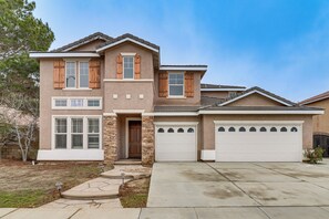 Interior - Pool, Patio & Games! Suburban Home in Palmdale (Palmdale)