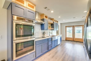 Interior - Family-friendly Home on 2 Acres Near Dtwn Houston (Manvel)