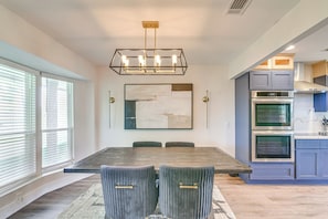 Interior - Family-friendly Home on 2 Acres Near Dtwn Houston (Manvel)