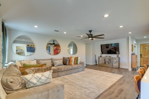 Family-friendly Home on 2 Acres Near Dtwn Houston