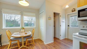 Apartment (0 Bedroom) | Interior