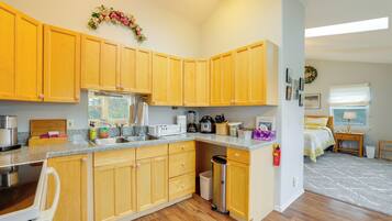 Apartment (0 Bedroom) | Interior