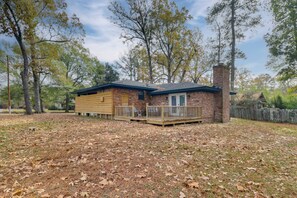 House (3 Bedrooms) | Interior - 3 Mi to Saracen Landing! Family Getaway w/ Deck (Pine Bluff)