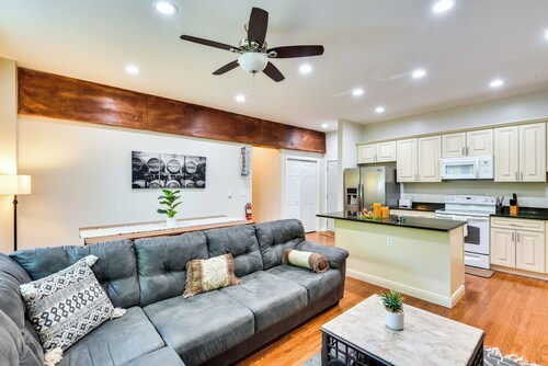 Cozy Sawyer Apartment - 2 Mi to Warren Dunes Park!