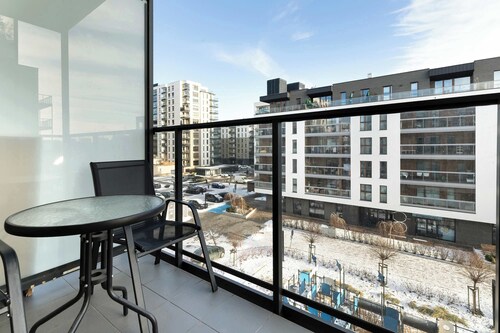 Comfortable Apartment | Parking, Gym and Balcony