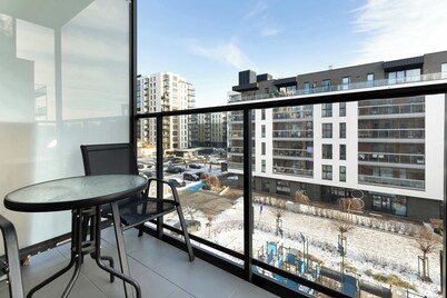 Comfortable Apartment | Parking, Gym and Balcony