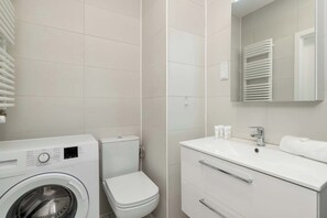 Dusche, Handtücher, Shampoo