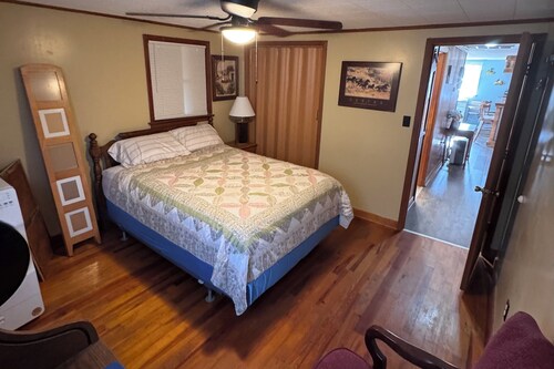 Kick back and enjoy the country life in beautiful Derby, Indiana