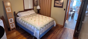 Kick back and enjoy the country life in beautiful Derby, Indiana