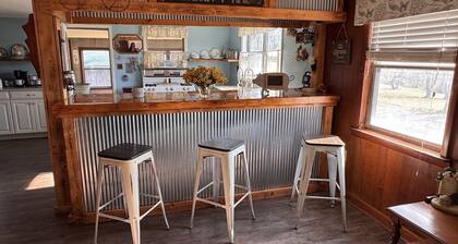 Kick back and enjoy the country life in beautiful Derby, Indiana