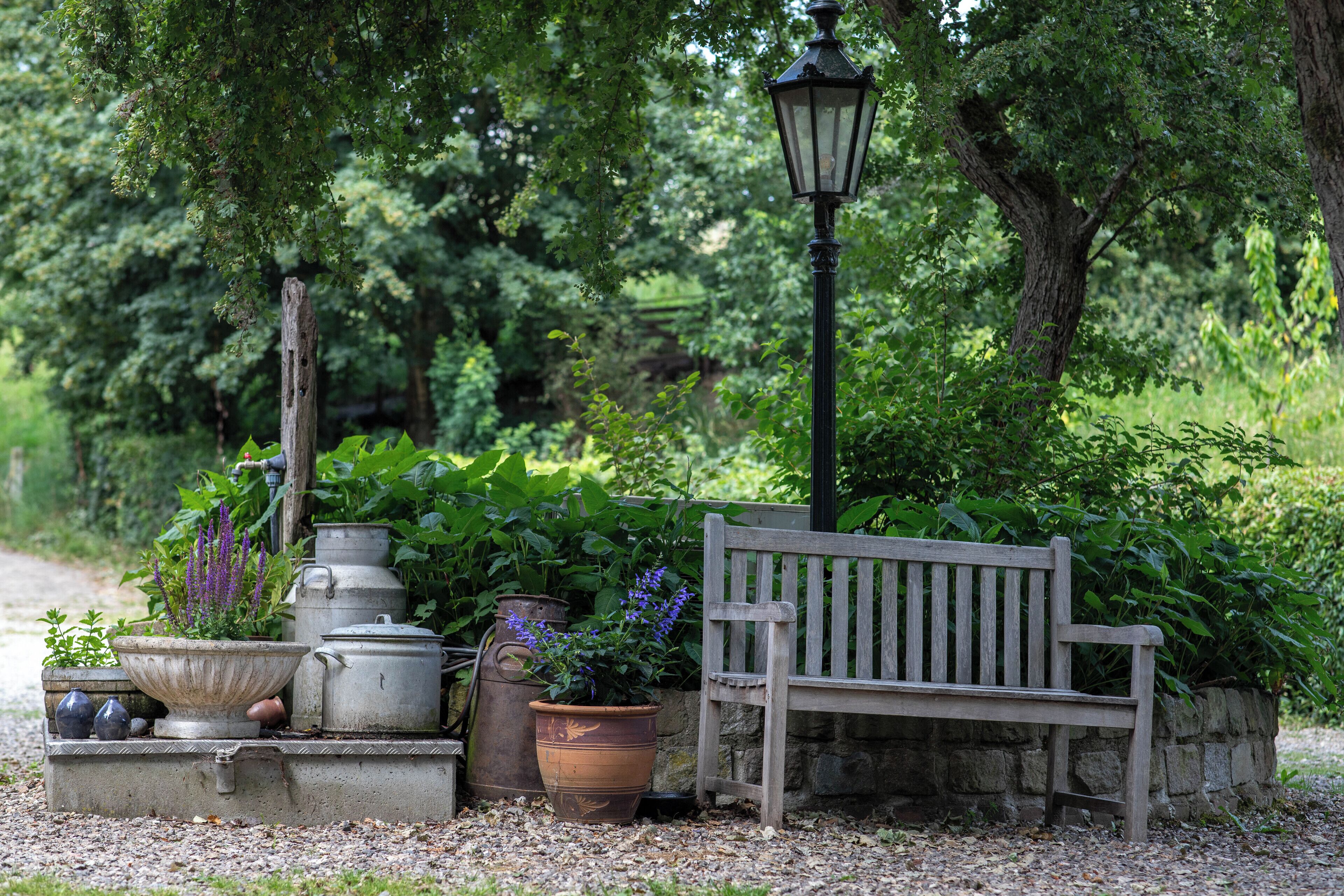 المنطقة المحيطة بالمنشأة