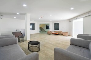 Apartment, 2 Bedrooms, Smoking | Lobby - Chic Waterfront 2BR in Lekki Phase 1 - 5 Star Apt (Lekki)