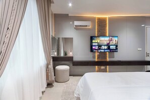 Room amenity - Chic Waterfront 2BR in Lekki Phase 1 - 5 Star Apt (Lekki)