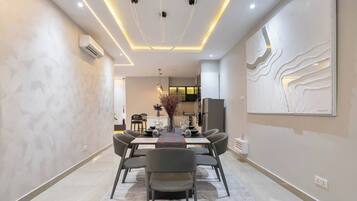 Apartment, 2 Bedrooms, Smoking | Dining room