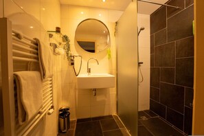 House, Smoking | 1 bedroom - Eeltjesmar Boerderijkamer (Weidum)