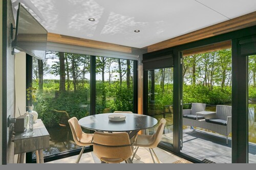 Fokke Sleat Houseboat