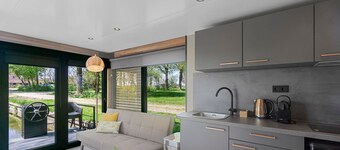 Doeke Sleat Houseboat