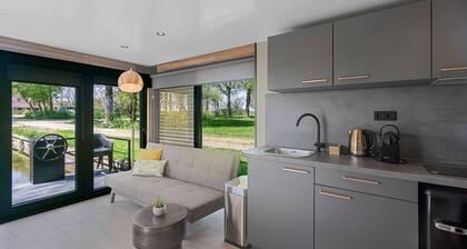 Doeke Sleat Houseboat