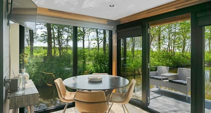 Doeke Sleat Houseboat