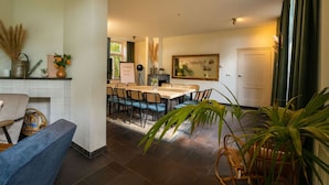 House - Groepsaccommodatie 18 Personen met Eigen Sauna (Weidum)