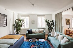 Living area - Delightful 4-bedroom apartment in charming Graz awaits you (Graz)