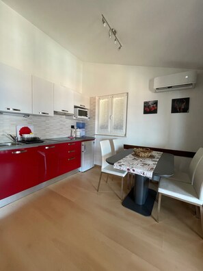 Dining - Residence4a-Apartman Rosso s pogledom na more (Ravni)