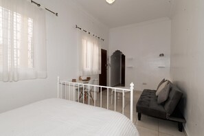 1 室のベッドルーム、アイロン / アイロン台、WiFi (無料)、ベッドシーツ