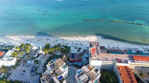 Beach nearby - 2 BR  PH- Jacuzzi and Private Pool steps from Mamitas Beach (PLAYA DEL CARMEN)