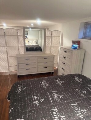 1 chambre, fer et planche à repasser, Wi-Fi, draps fournis