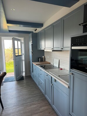 Refrigerador, microondas, horno, placa de cocina