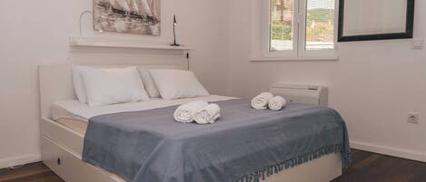 1 bedroom, WiFi, bed sheets