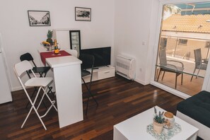 Dining - Lovely 1-bedroom apartment, terrace, sea view (Ičići)