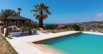 Loft apartment with pool, sea and Barcelona views
