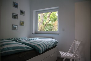 旅行婴儿床、免费 WiFi、床单