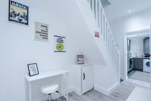 Interior - Games Room, Stylish Home, Prime Location, Sleeps 6 (Salford)