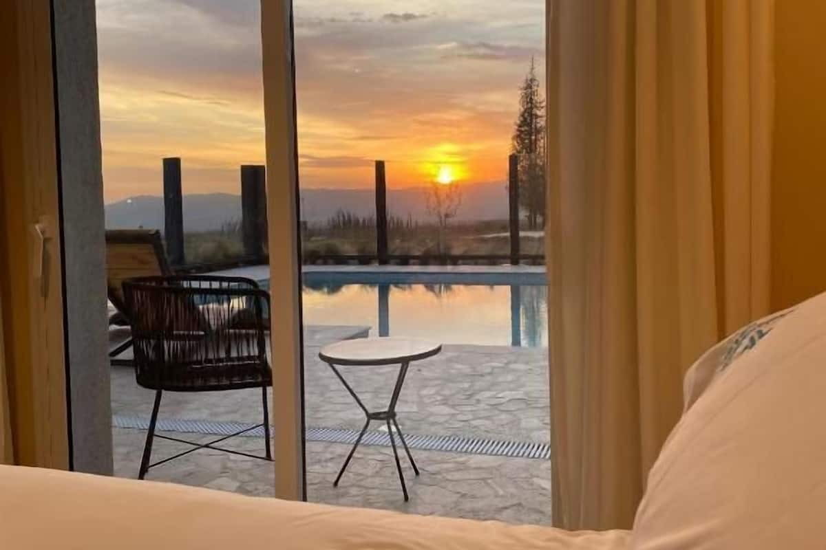 Deluxe dubbelrum | Värdeförvaringsskåp på rummet, mörkläggningsgardiner och gratis wi-fi