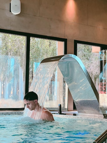 Couples treatment room(s), sauna, steam room. Termas Pismanta hotel SPA