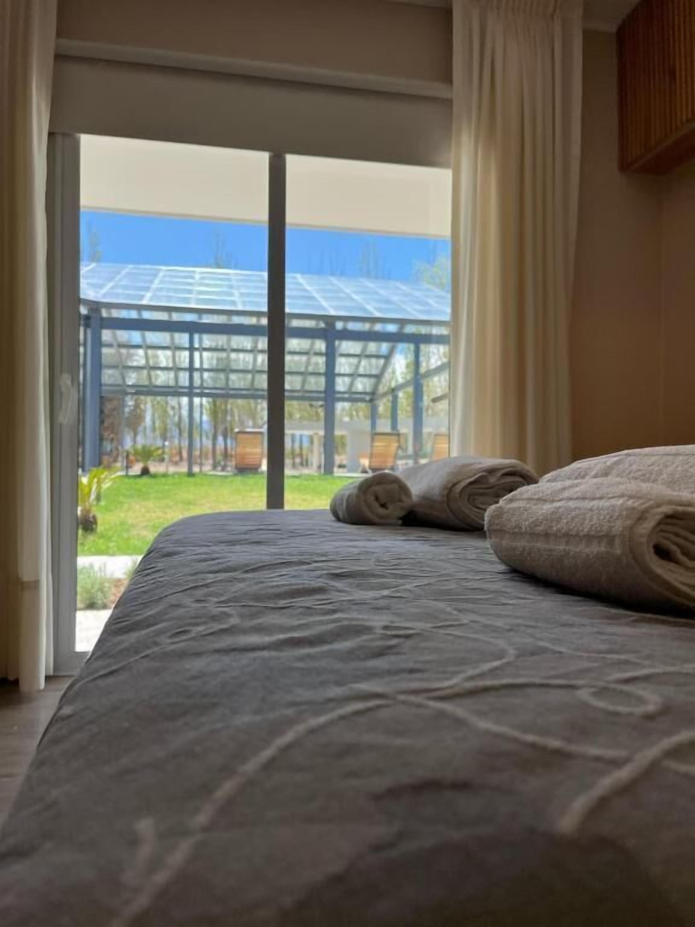 Chambre Double Supérieure, vue piscine | Coffres-forts dans les chambres, rideaux occultants, Wi-Fi gratuit