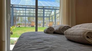 Chambre Double Supérieure, vue piscine | Coffres-forts dans les chambres, rideaux occultants, Wi-Fi gratuit