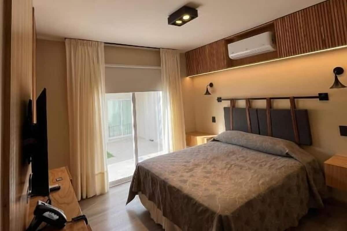 Standard dubbelrum | Värdeförvaringsskåp på rummet, mörkläggningsgardiner och gratis wi-fi