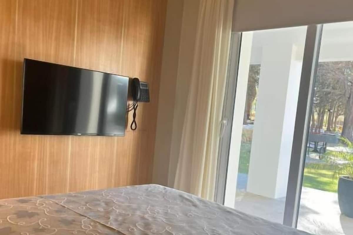 Junior dubbelrum | Värdeförvaringsskåp på rummet, mörkläggningsgardiner och gratis wi-fi