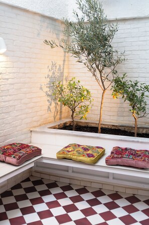 Interior - The Hill
Stylish 1BR with Private Terrace in the Foothills of Lycabettus (Athina)