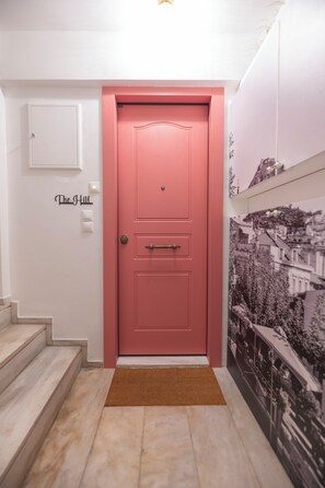Interior - The Hill
Stylish 1BR with Private Terrace in the Foothills of Lycabettus (Athina)