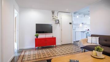 Apartamento, 3 habitaciones, balcón | Zona de estar